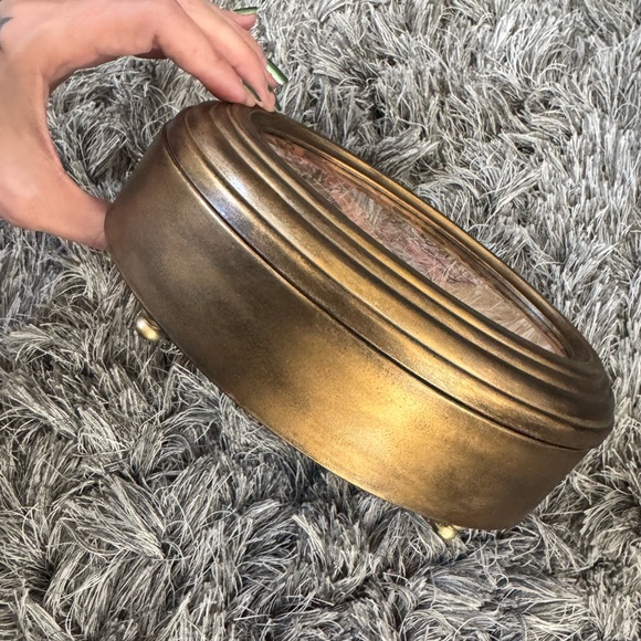 Music box with Alphonse Mucha art. buffed antique gold finish - Picture 9 of 14